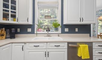 36 Summit Rd, Bedford, NH 03110