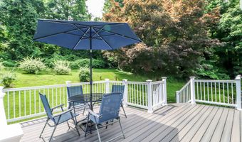 21 Lillinonah Dr, Brookfield, CT 06804