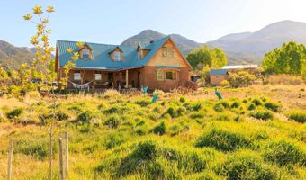 71 Calle Martinez, Arroyo Seco, NM 87514