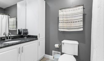 19 Stanley Ln, Middletown, NJ 07748