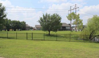 1421 N Lakeside Dr, Andover, KS 67002
