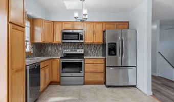 7 Hemlock Ln, Albany, NY 12208