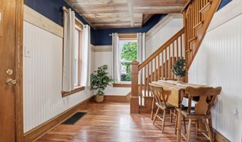 103 W KING St, Abbottstown, PA 17301