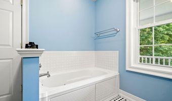 38 Rowell E Rd, Brentwood, NH 03833