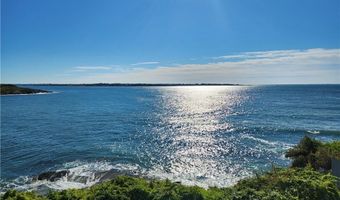 4 Clarkes Village Ln, Jamestown, RI 02835