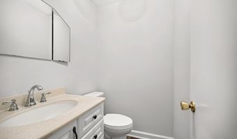 2212 S RANDOLPH St 1, Arlington, VA 22204