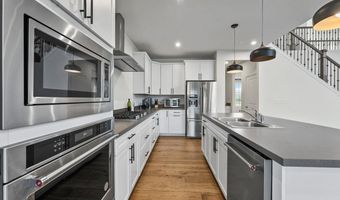 940 Treeline Dr, Algonquin, IL 60102