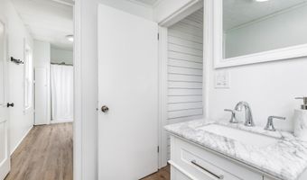 105 W Benton, Andrew, IA 52030