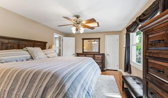 17 Northgate Dr, Albany, NY 12203