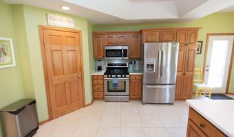 616 N Easton Dr, Angola, IN 46703