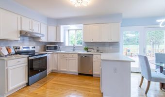2864 Mystic Dr, Ann Arbor, MI 48103