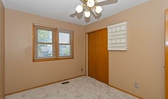 1006 SE Peterson Dr, Ankeny, IA 50021
