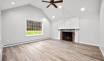 853 Oxford St S, Auburn, MA 01501