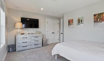 5 Cobblestone St, Falmouth, ME 04105
