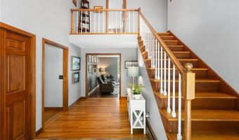 2 Spinney Ln, North Kingstown, RI 02852