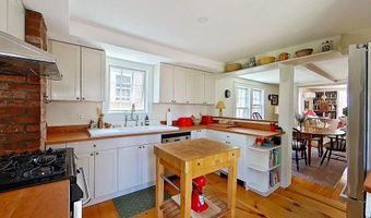 12 Sherman St, Newport, RI 02840