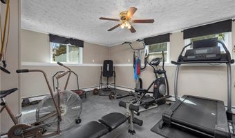 1250 N Main St, Amherst, OH 44001