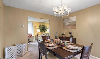 7 Hawthorn Cir, Albany, NY 12203