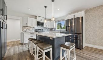 46 Purdy Ln, Amityville, NY 11795