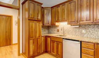 15 Brookridge Dr, Avon, CT 06001