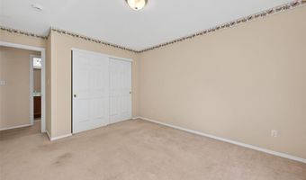812 Whispering Village Cir, Ballwin, MO 63021