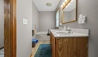 5869 Beechwood Ave, Alliance, OH 44601