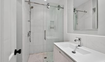 9302 W PARKHILL Dr, Bethesda, MD 20814