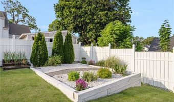 1 Adelaide Ave, Bristol, RI 02809