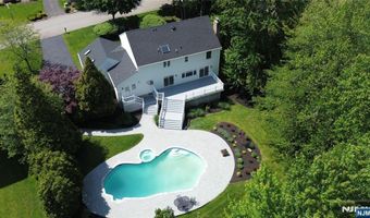 31 Gloria Dr, Allendale, NJ 07401