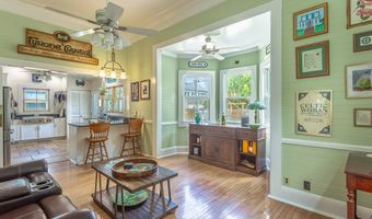 111 4th St, Apalachicola, FL 32320
