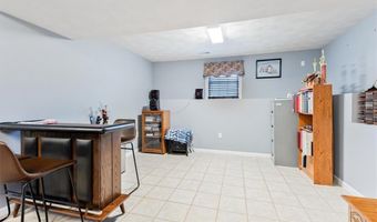 80 TOMAHAWK Trl, Cranston, RI 02921