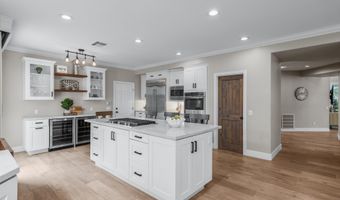 6402 Topmast Dr, Carlsbad, CA 92011