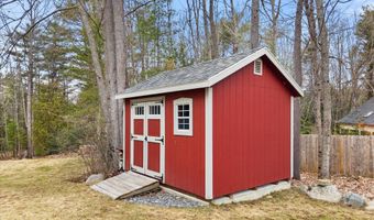 43 Darling Parke Dr, Bangor, ME 04401