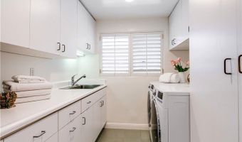 4820 Encino Ter, Encino, CA 91316