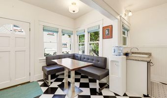 307 N Main St, Ashland, OR 97520
