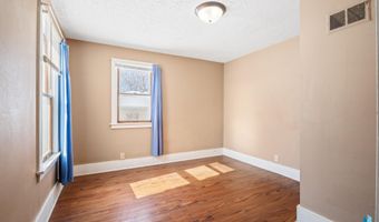 207 W 3rd St, Alcester, SD 57004