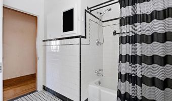 247 W Main Rd, Middletown, RI 02842