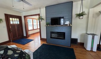 870 39th St, Des Moines, IA 50312