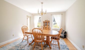 2 Greenview Rd, Brookfield, CT 06804
