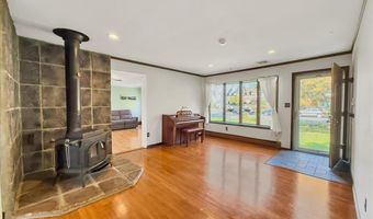 654 E Woodbridge Ave E, Avenel, NJ 07001