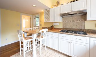 117 Long Meadow Hill Rd, Brookfield, CT 06804