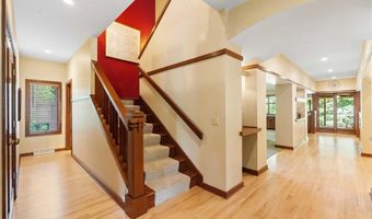 5870 Persimmon Dr, Fitchburg, WI 53711