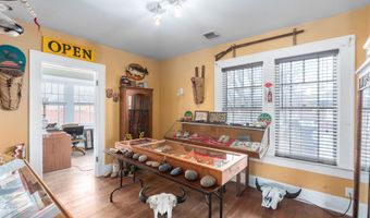 905 N 2nd St, Arkansas City, KS 67005