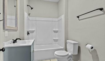 110 W Locust St, Aurora, MO 65605