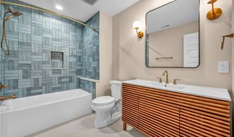 690 Club Dr W, Aurora, OH 44202