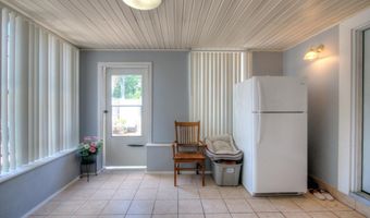 2 CLARK Dr, Barrington, NJ 08007