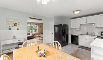 8 Stackpole Cir, Bourne, MA 02532
