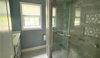 303 Reservoir Ave, Lincoln, RI 02865