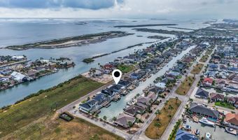 702 S BAY St, Aransas Pass, TX 78336