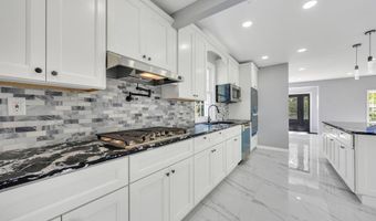 19 William St, Amityville, NY 11701